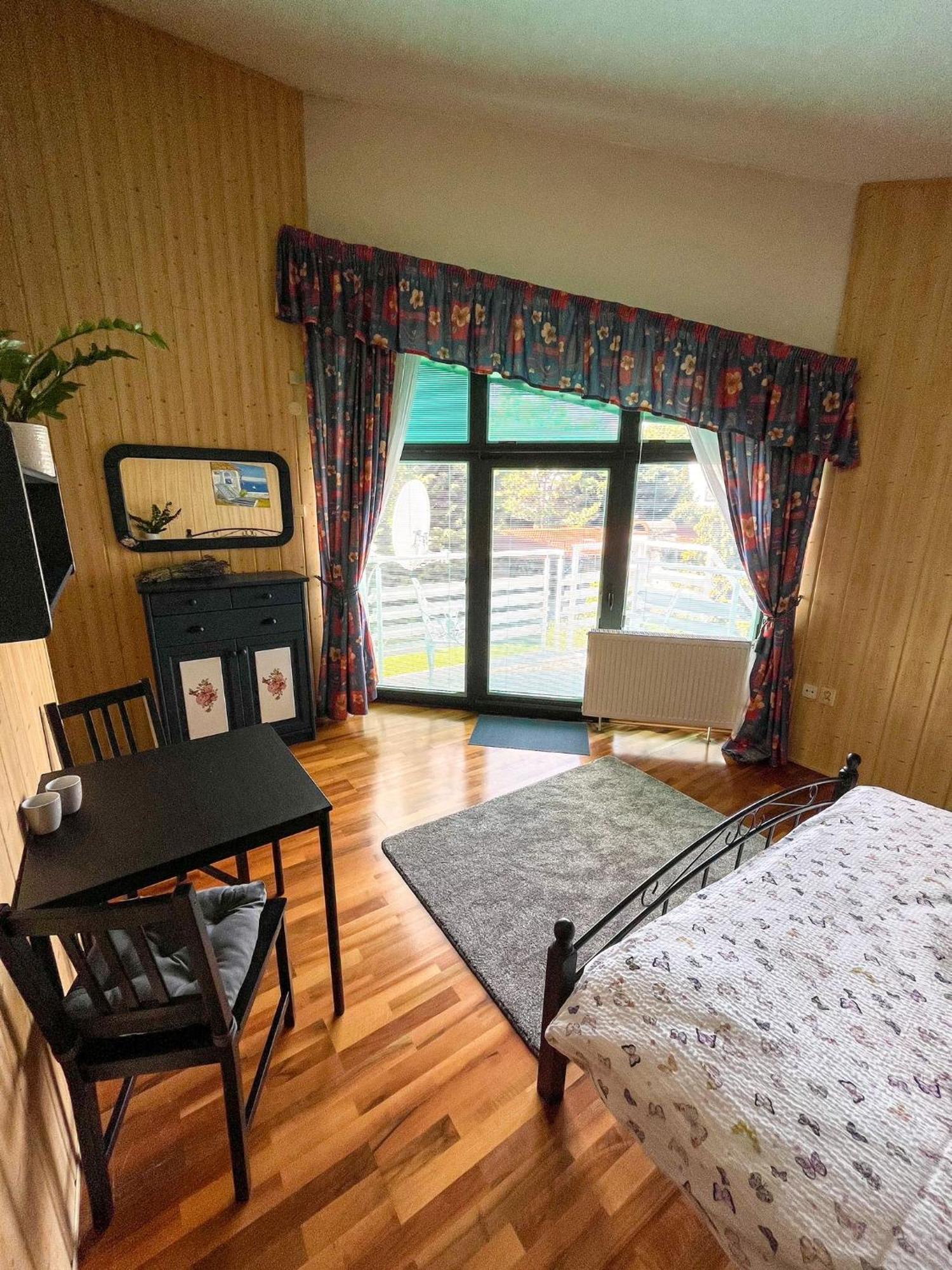 Cozy Rooms In Wine Town - Modra Rom bilde